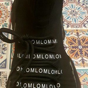 mlo sneakers  never worn